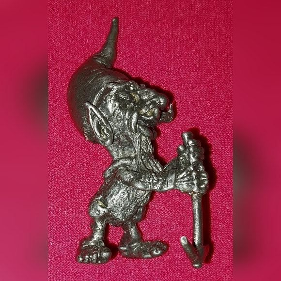 Vintage 1986 Angelo Roncari Pewter Gnome Figure w/ Pick Axe Ruby Earring Signed - Picture 3 of 8